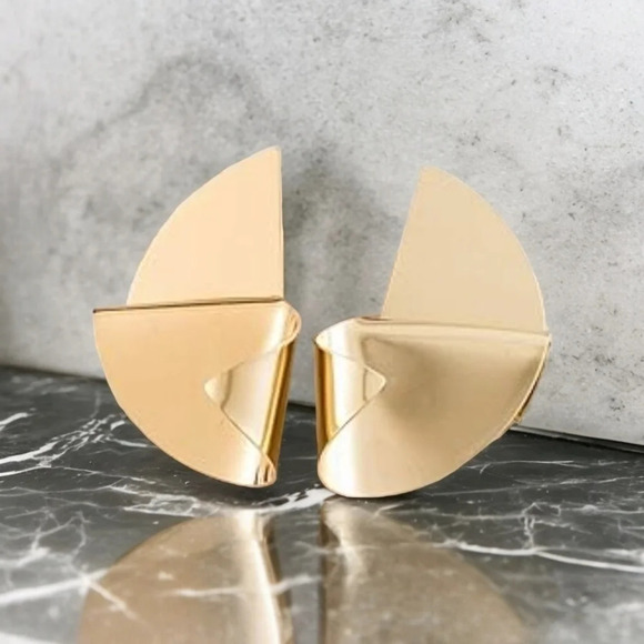 🆕️Geometric Gold Plated Statement Earrings - Bold & Modern Fashion Design ✨ - Picture 6 of 11